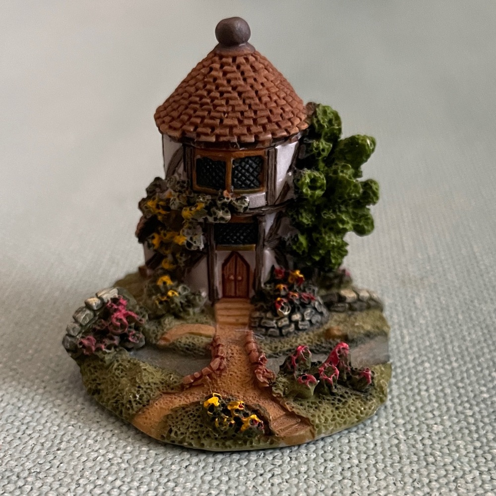 Vintage Miniature Leonardo Collection Miniature Cottage House